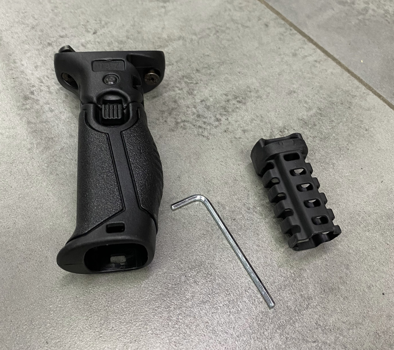 Рукоятка переноса огня передняя DLG TACTICAL (DLG-047), цвет Черный, складная, установка на M-LOK. — изображение 6